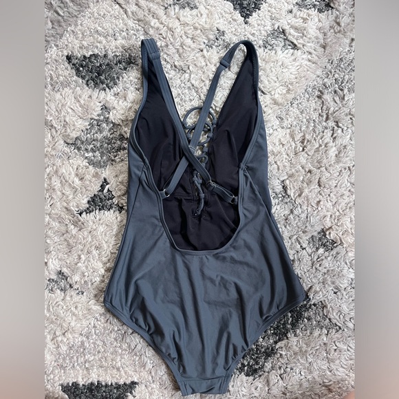 Michael Khors One peice - Picture 2 of 4